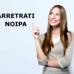 ragazza sorridente indica arretrati noipa