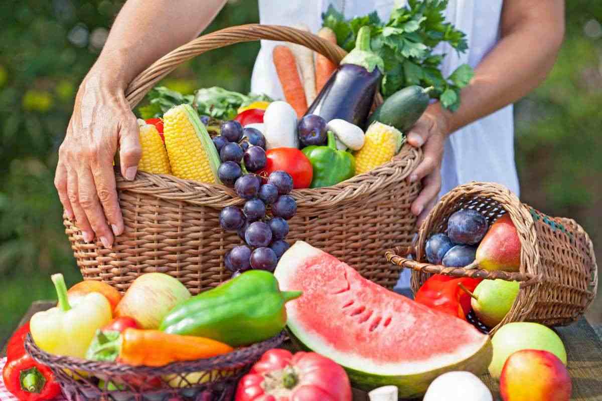 frutta e verdura in cestino